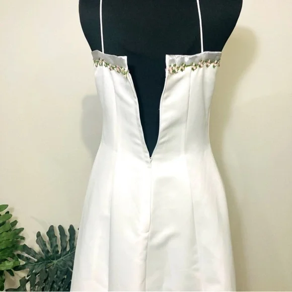 White Prom or Bridal Wedding Dress - Picture 4 of 16